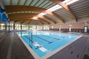 Piscina climatitzada on es pot practicar la natació.-53